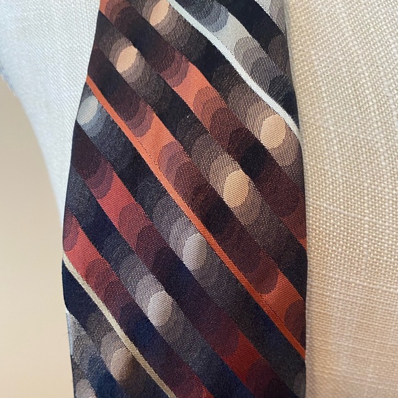 2 men’s ties, each worn once - Picture 2 of 4
